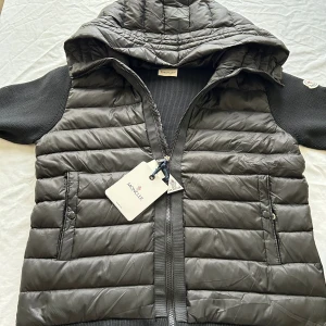 Svart  Moncler cardigan  - Jätte snygg cardigan i storlek XL 