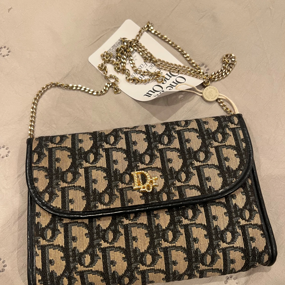 Dior axelväska med kedja och monogram