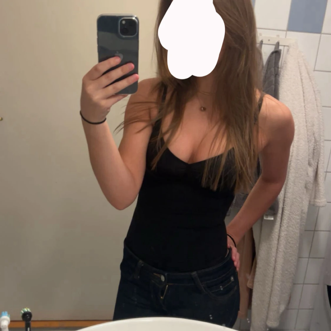 Svart bikini med v-ringad form - 2