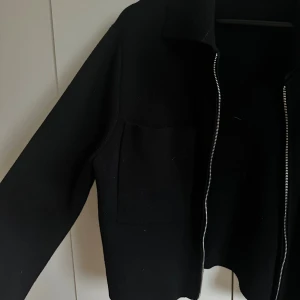 Koftjacka Åhléns  - Super snygg och stilren Koftjacka från Åhléns i storlek M.