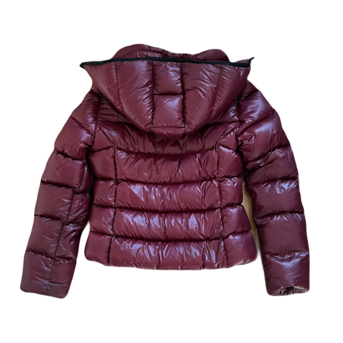 Vinröd Moncler pufferjacka med huva - 1