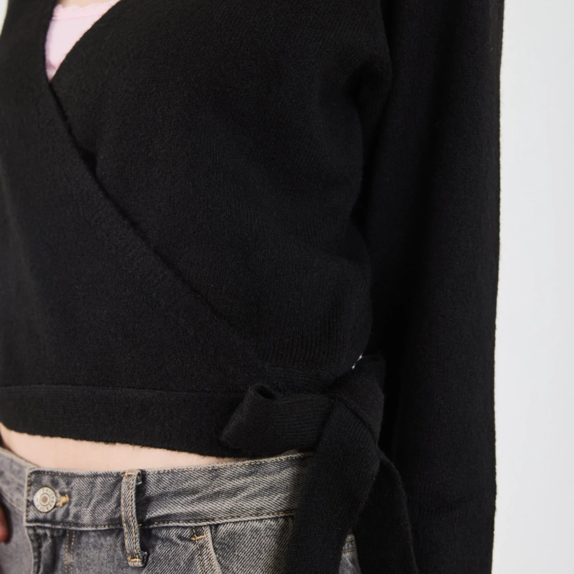 Svart omlottopp med knyt från even&odd - 1