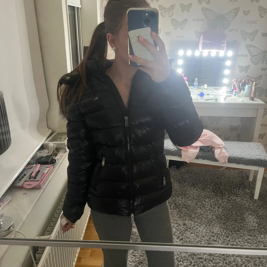 Svart pufferjacka från Tommy Jeans - 2