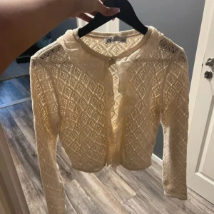 söt zara kofta - söt broderad kofta från zara🤍