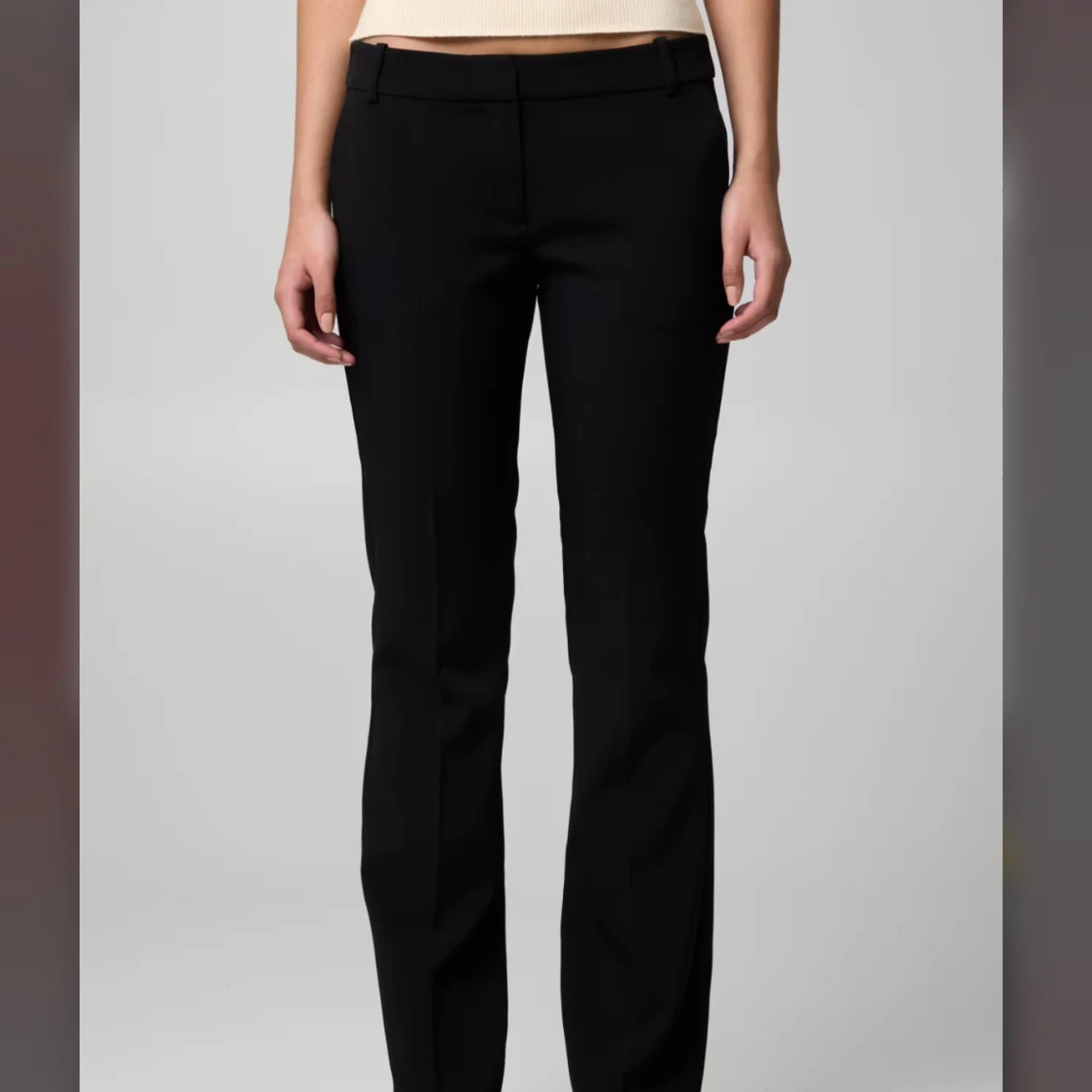 Lågmidjade kostymbyxor från Bikbok - 1