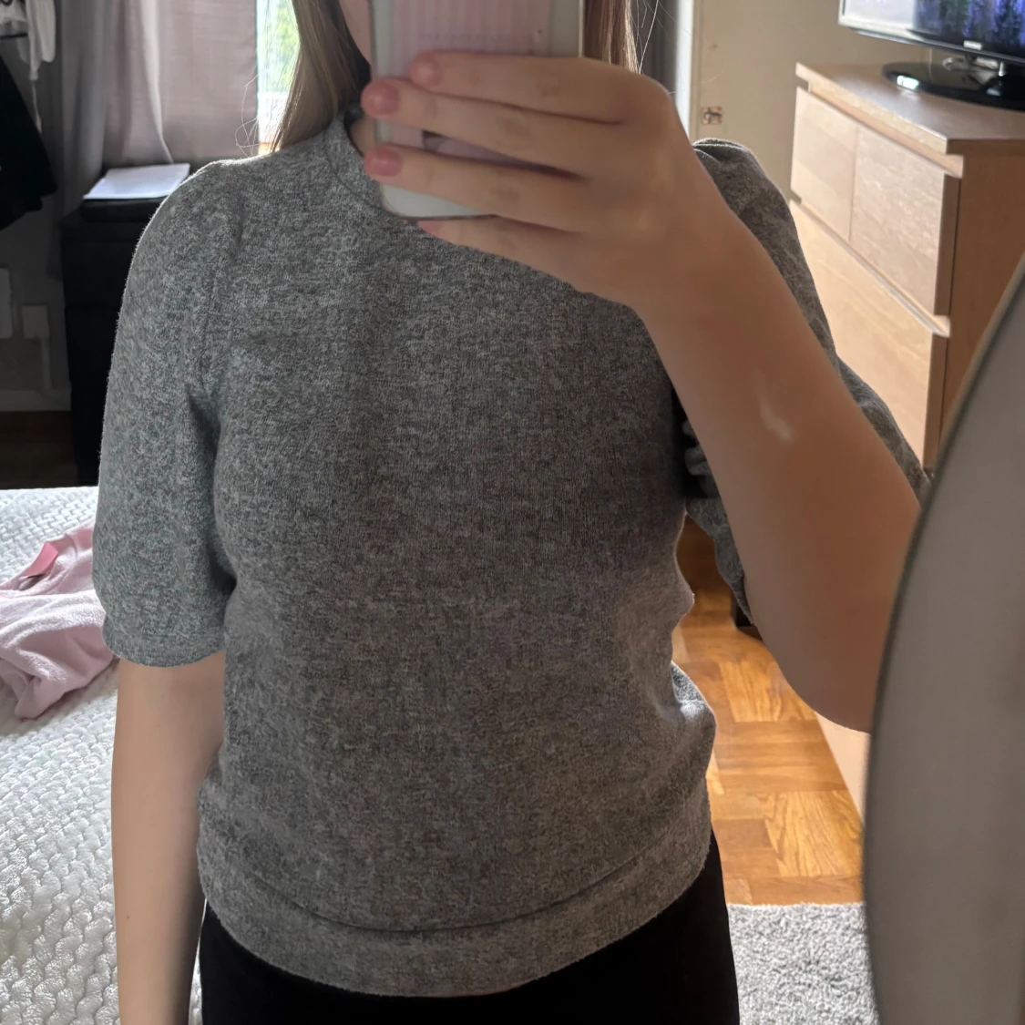 Grå stickad tröja från 157, S