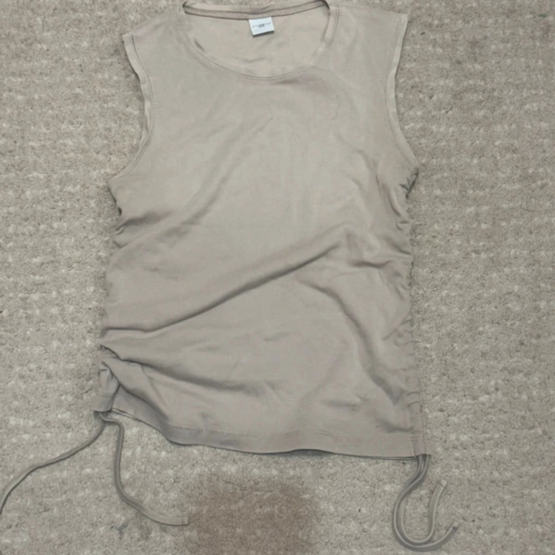 beige topp med knytning