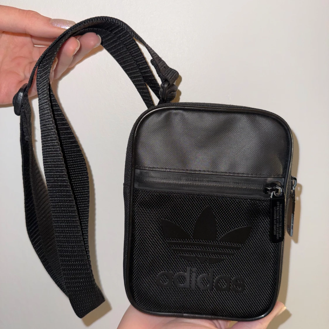 Svart axelväska från Adidas