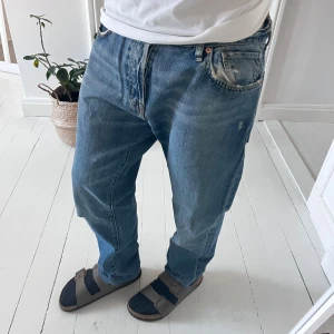 Ralph Lauren jeans  - Riktigt snygga Ralph Lauren jeans i storlek W34 L32 ganska baggy. Mått A: 45 cm B: 105cm. Inga större defekter! Modellen är 180 cm 75 kg. Kom med frågor ✌️