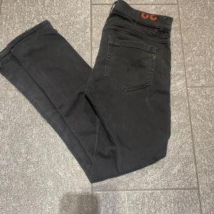 Dondup jeans George  - Dondup George modell. Storlek 32. Mycket bra skick.
