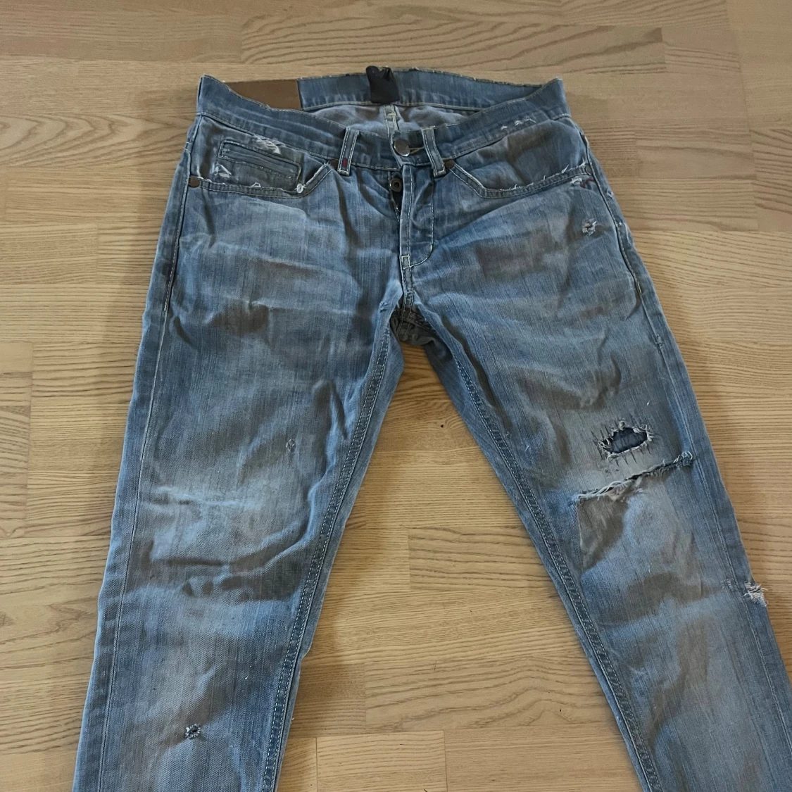 Blå slitna jeans från Dondup - 1