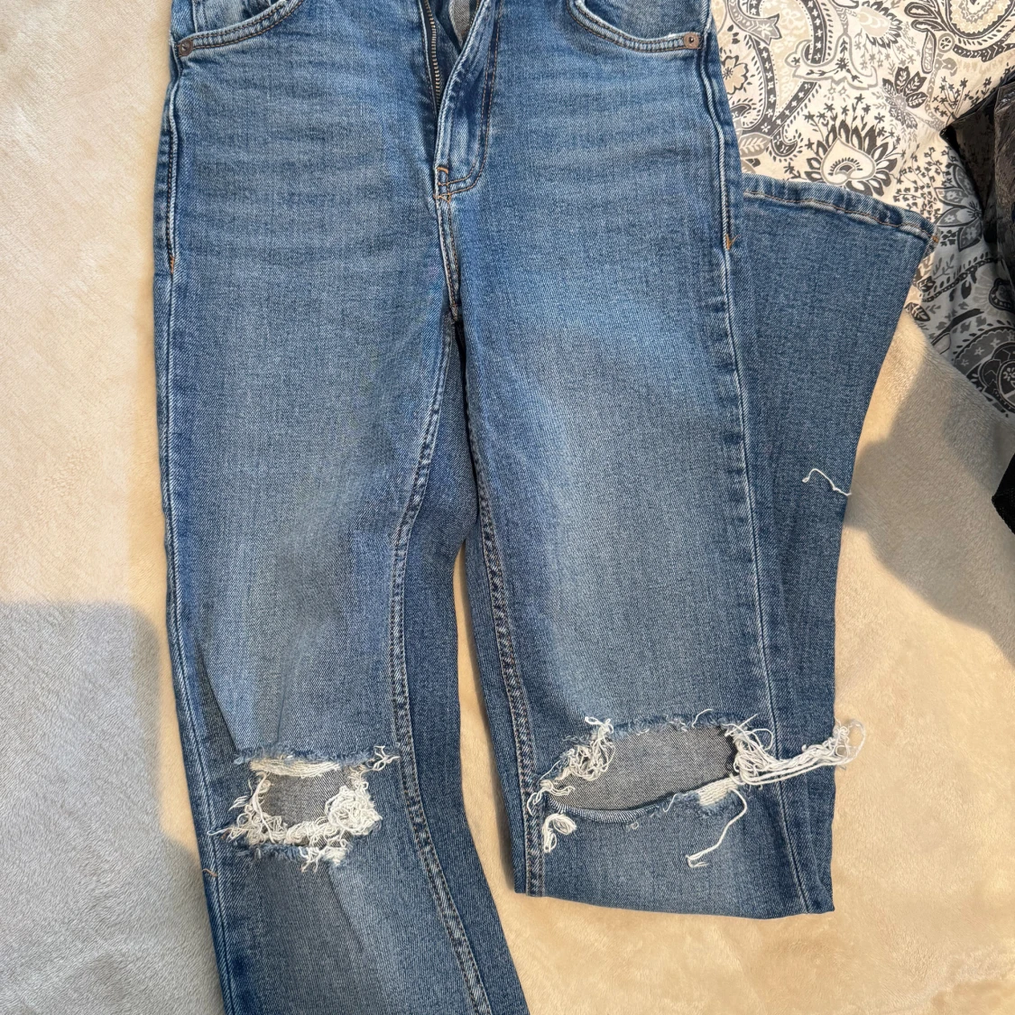 Blå ripped jeans från Zara, strl 34