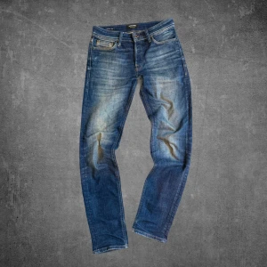 Jack & Jones Jeans - Stilrena blå Jack & Jones jeans i modell Tapered Mike | Storlek: W29 L32 | Skick 10/10 | Tveka inte att höra av vid funderingar!