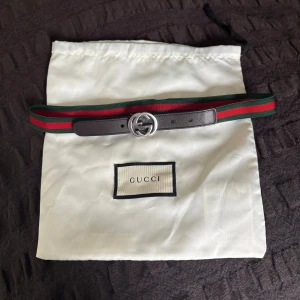 Gucci Bälte för Barn - Som nyskick! (Använd 1 gång) Nypris: Ca 3000 kr Dustbag ingår vid köp