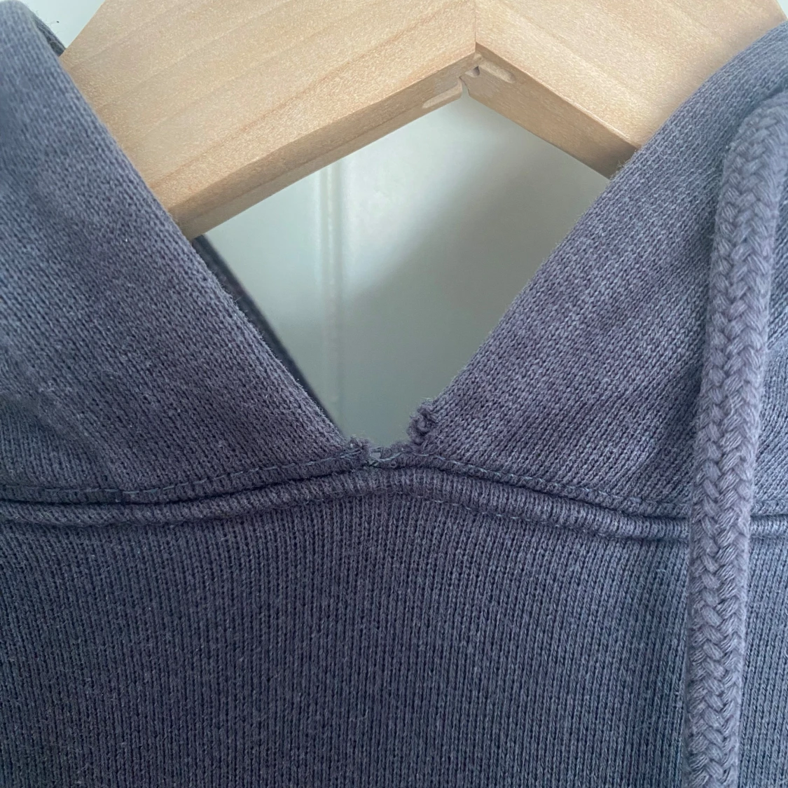 Mörkgrå hoodie från Axel Arigato - 2