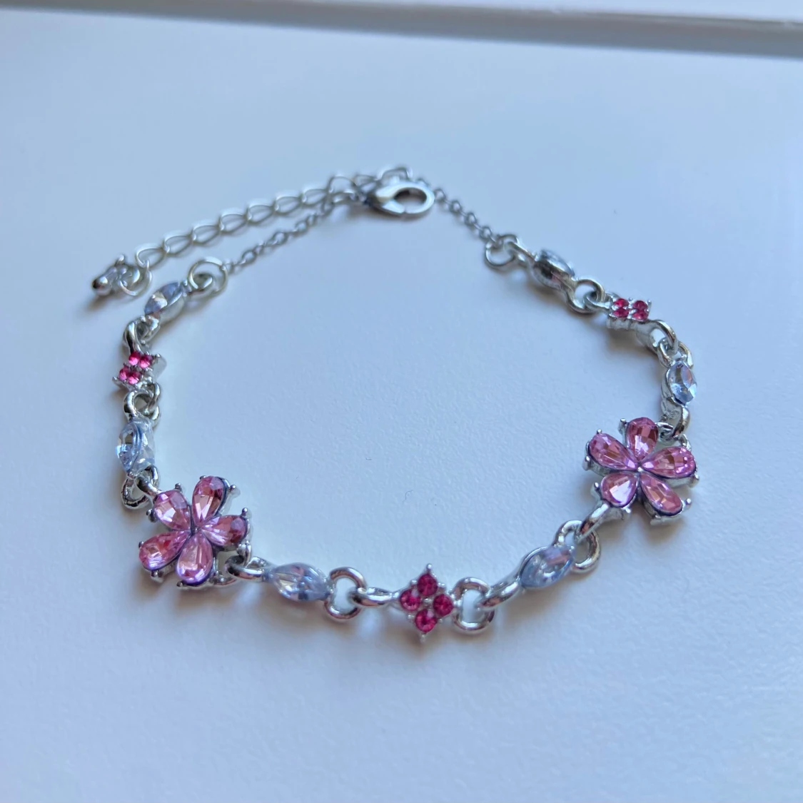 Söt armband med rosa blommor - 1
