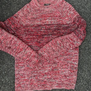 J.lindberg varm tröja  - Använd mindre än 10 gånger jätteskön och udda tröja som passar till kallare väder. Börjar bli liten på mig :/