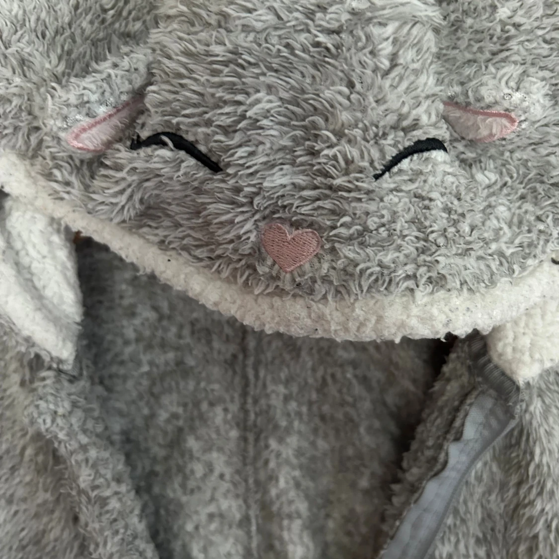 Grå fluffig onesie från Hunkemöller - 3