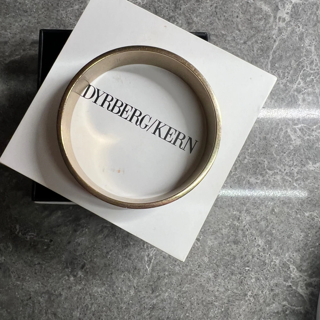 Bredt armband från Dyrberg/Kern i guld - 2