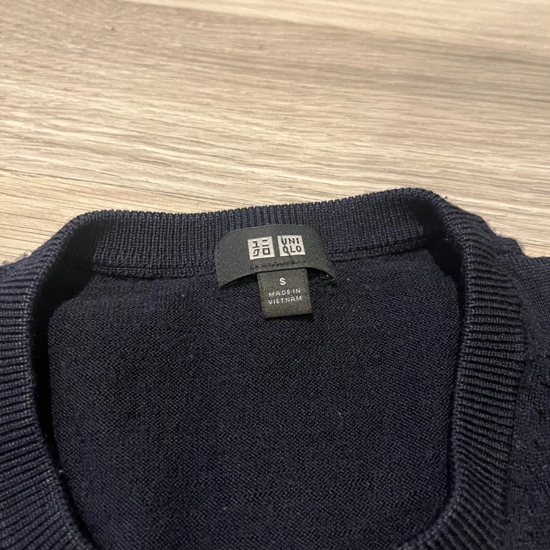 Marinblå merinoull tröja från Uniqlo - 2