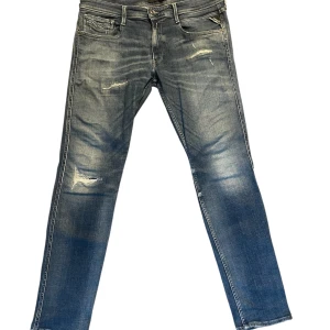 Replay jeans  - Ett par sjukt snygga jeans från märket Replay. Har endast använt dem 1-2 gånger, alltså i topp skick. Storlek W38 L34. Skriv gärna vid fler frågor eller funderingar:)