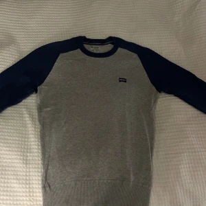 Diesel tröja - Tröja från diesel, storlek S men sitter snarare som en XS. Jag skickar gärna mått ifall det önskas. Väldigt fint skick, jag säljer då den inte passar mig olyckligtvis.