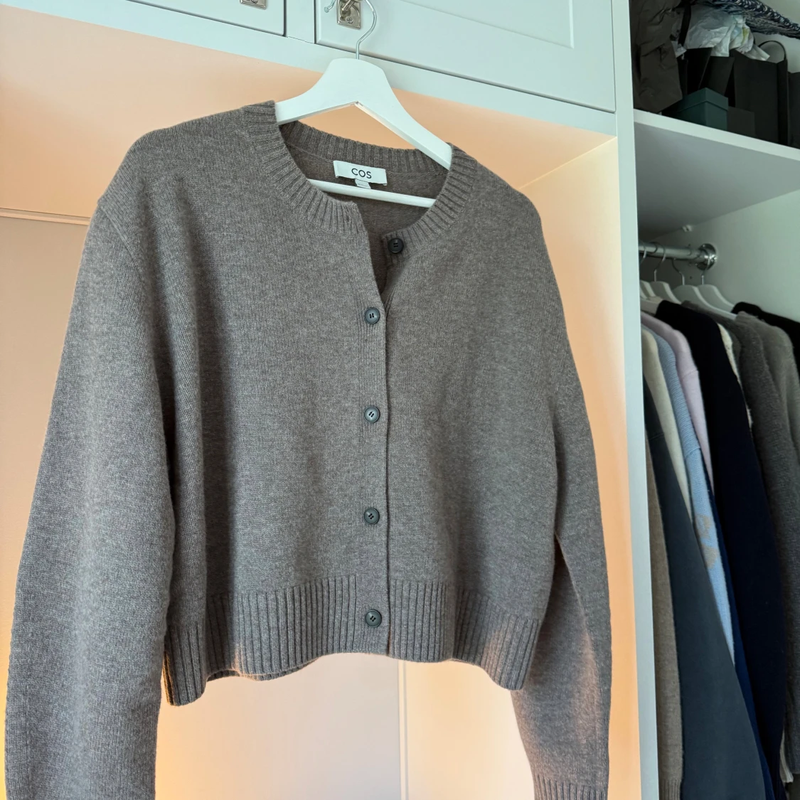 COS kofta 100% merino ull