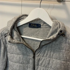 Ralph Laurent cardigan  - Snygg cardigan från polo Ralph Laurent i bra skick. Tveka inte på att höra av er vid flera frågor 