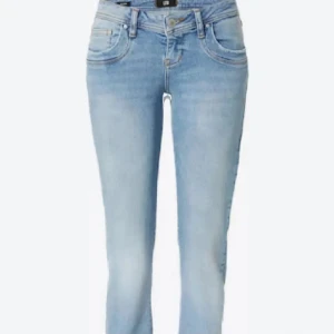 Lågmidjade Ltb jeans  - Säljer super populära och super snygga Ltb jeans i storlek 24/30 , säljer då de aldrig är använda därav i nyskick! ☺️ 