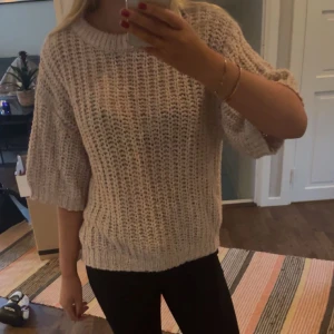 Rosa stickad tröja - Ljusrosa slutsåld stickad tröja med trekvartsärm, skriv för fler bilder💕 