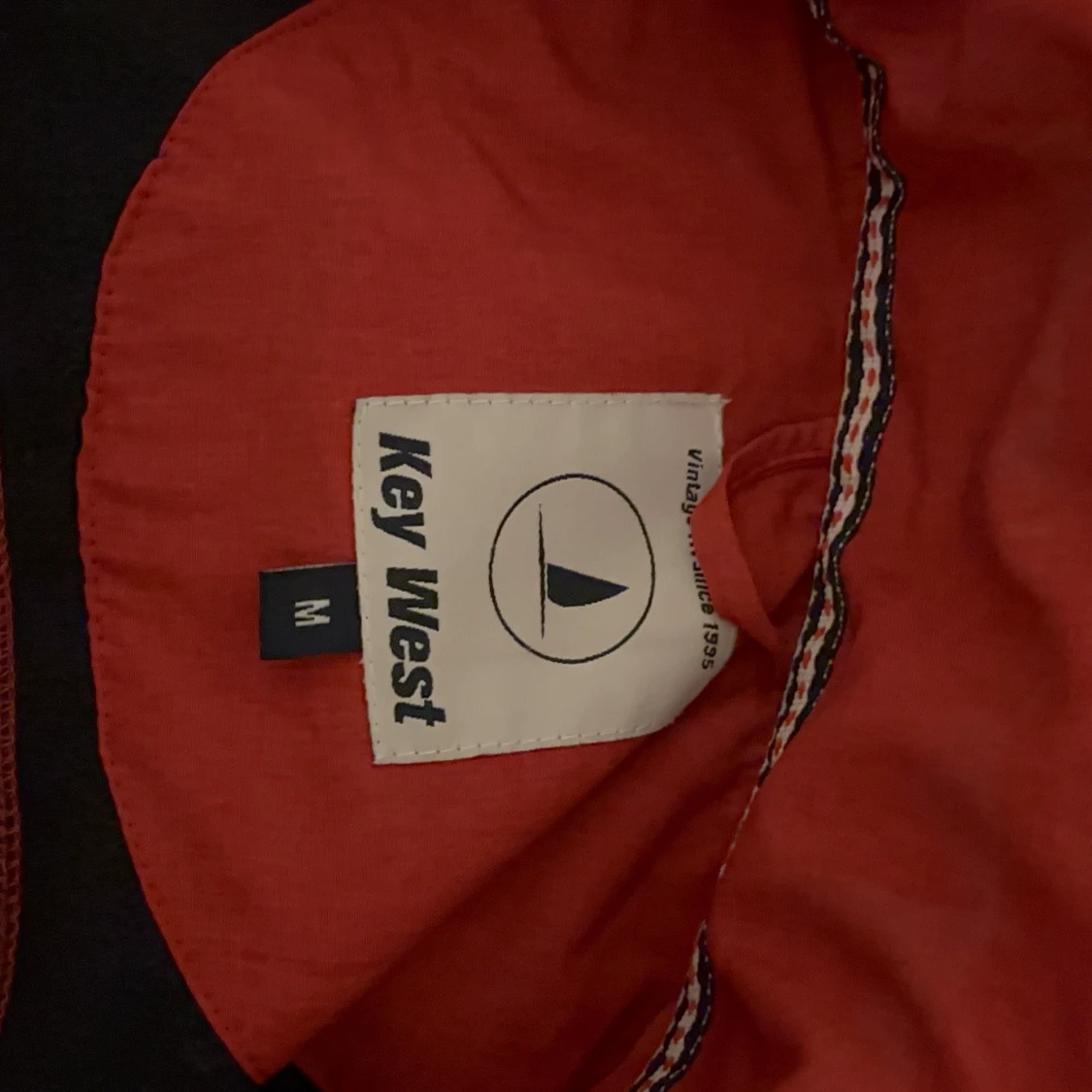 Röd vindjacka från Key West, M - 2