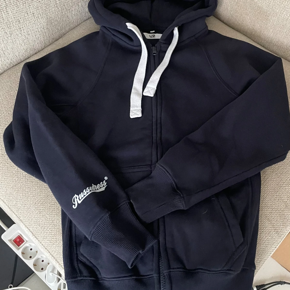 Mörkblå hoodie från Russelruss - 1