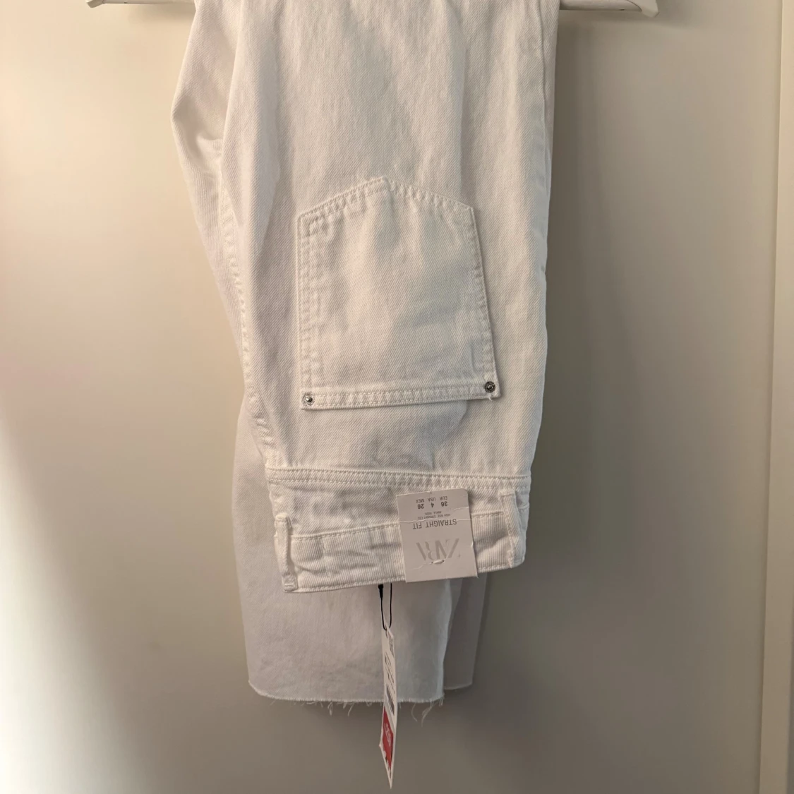 Vita straight fit jeans från Zara - 1