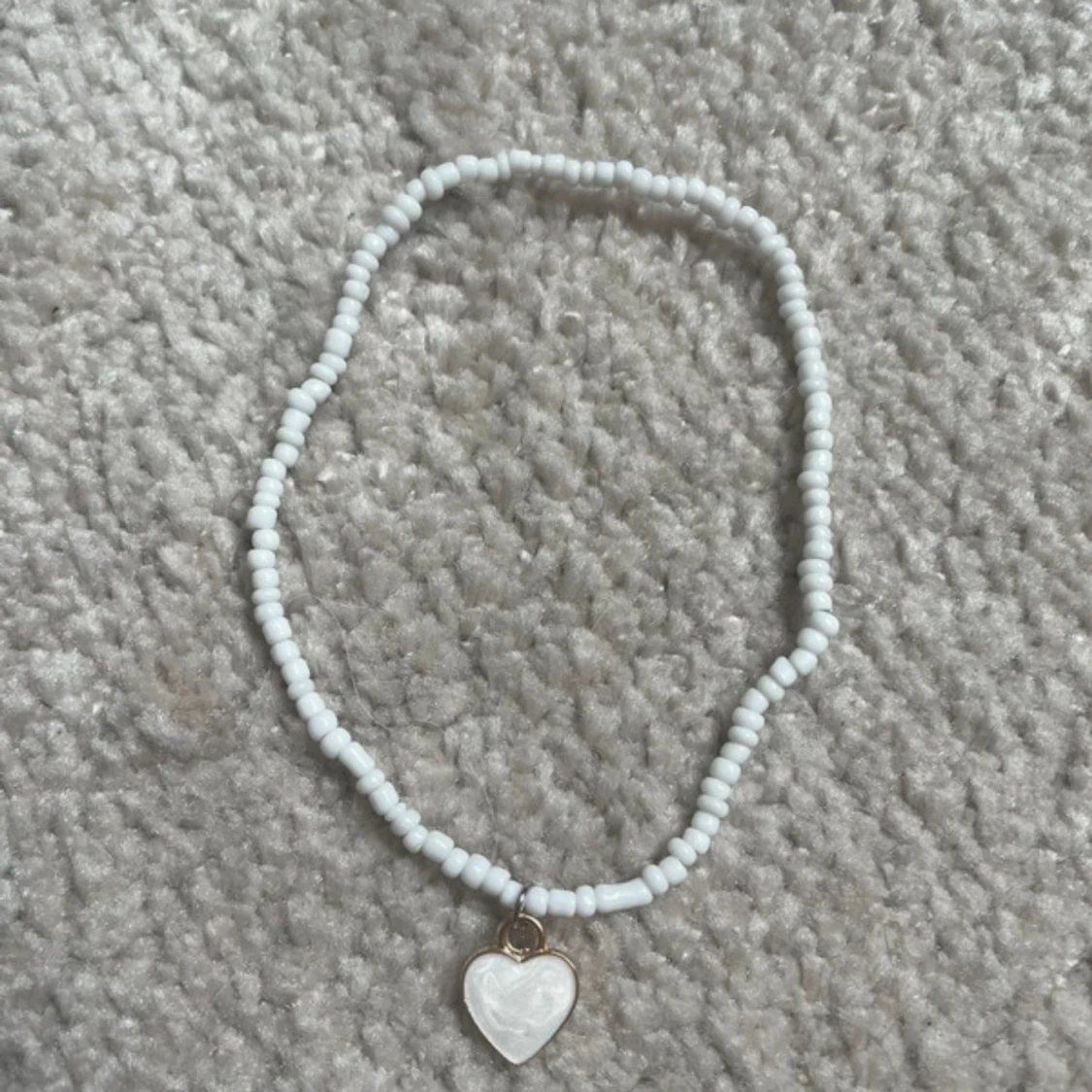 Armband vitt hjärta 