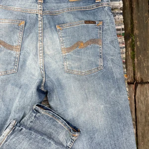 Nudie jeans - Nudie jeans i nyskick. Lägg gärna bundels för att spara på frakt och pengar. Nypris 1600