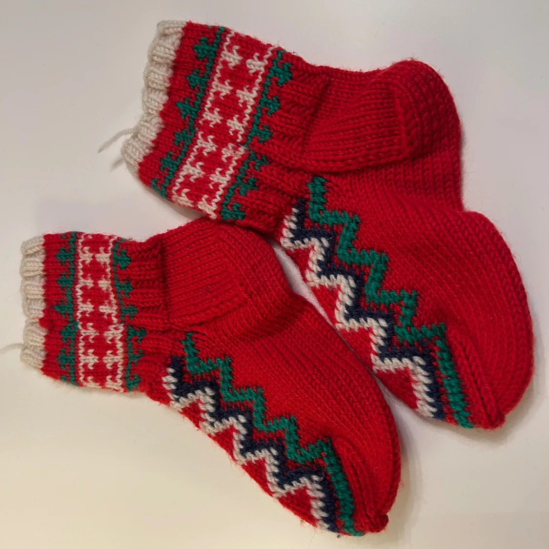 Fina varma stickade strumpor