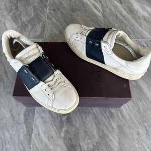 Valentino Open skor  - Valentino Open - Skick: Fint skick - Tillbehör: Valentino kort - Nypris: 6000kr 