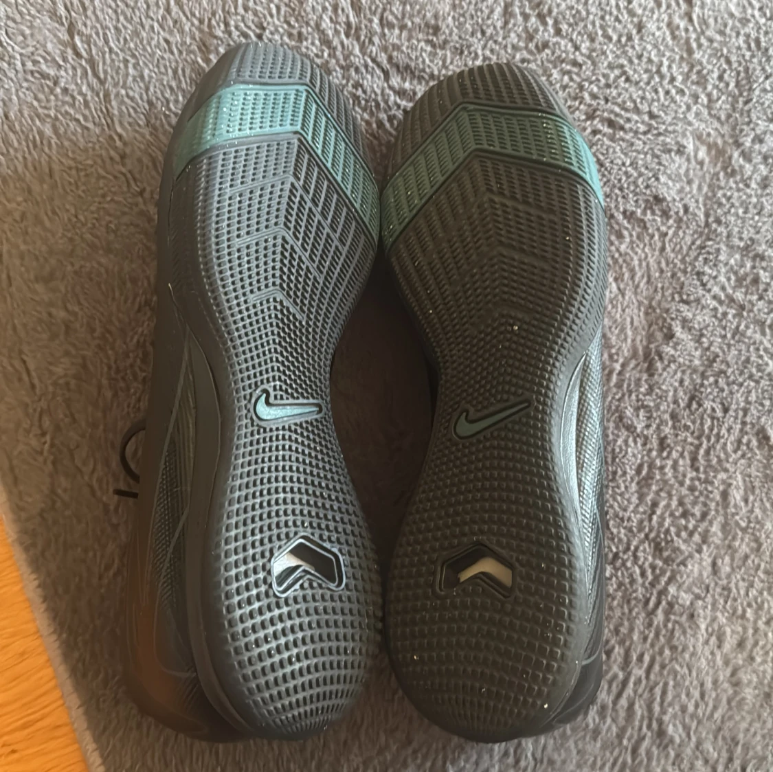 Svarta Nike fotbollsskor med snörning - 3