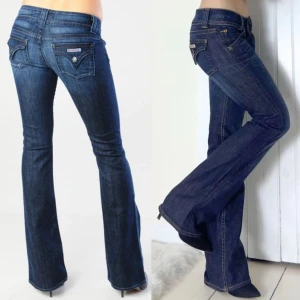 Lågmidjade bootcut jeans  - Vintage lågmidjade bootcut jeans från Hudson, storlek S. Tar verkligen emot att sälja dessa, men tyvärr är dom för små för mig.. Midjemått 36 cm rakt över 