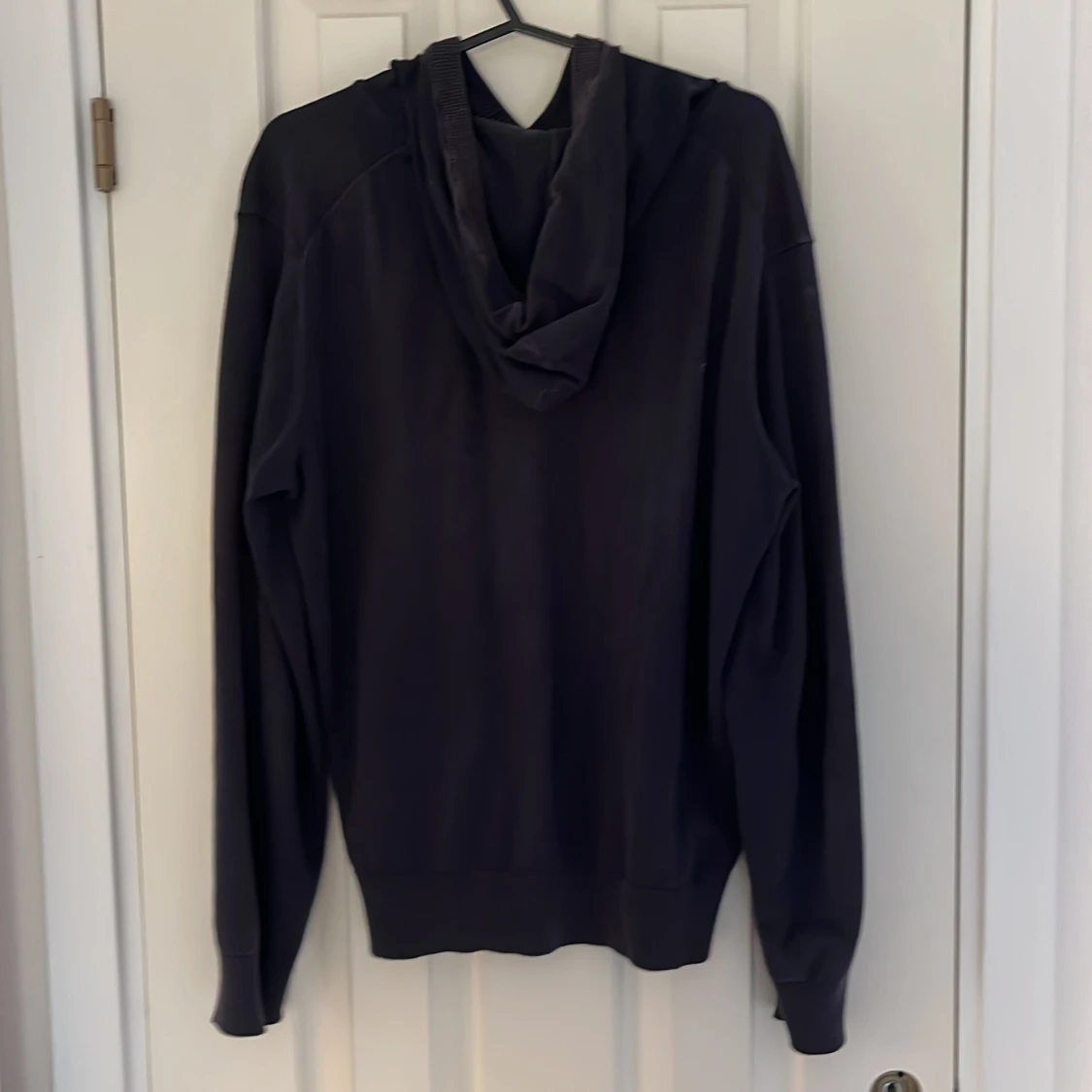 Mörk blå  hoodie från Grunt - 1