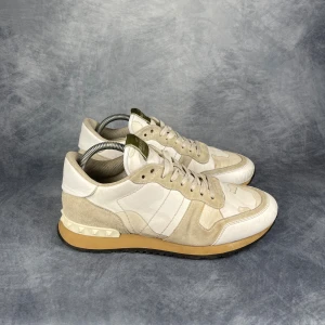Valentino rockrunner - Skick: 7,5/10, använda, inga defekter. | Ingår: Bara skorna. | Nypris: +- 7000 SEK.