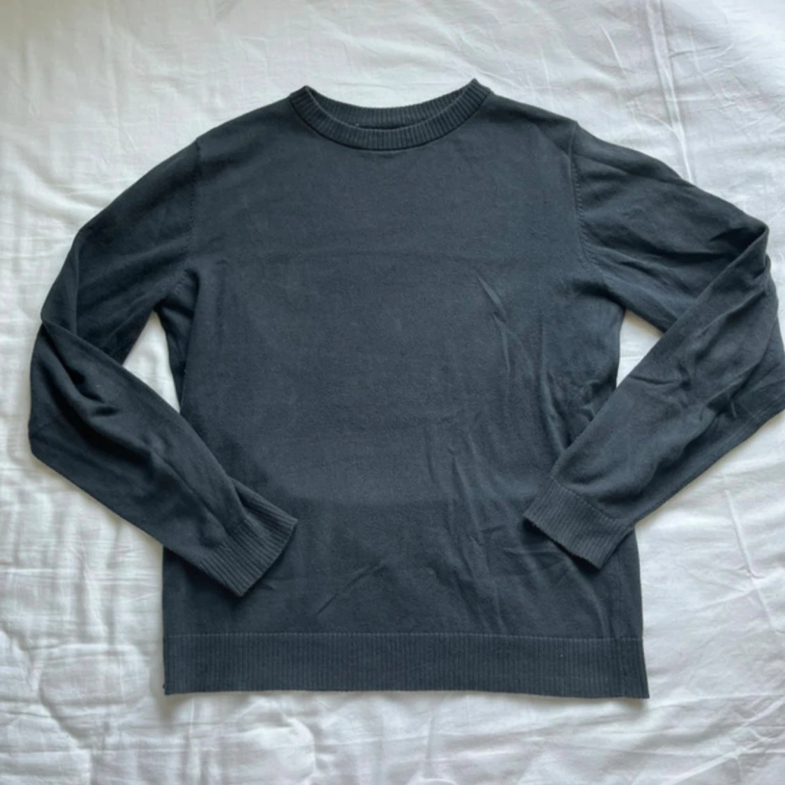 Grå och mörkgrå stickade tröjor - 2