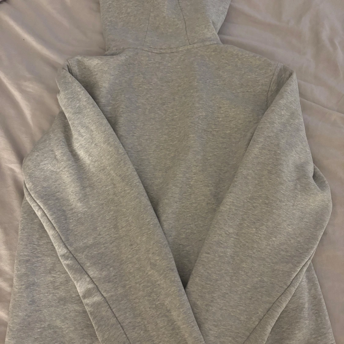 Grå hoodie från Sail Racing - 1