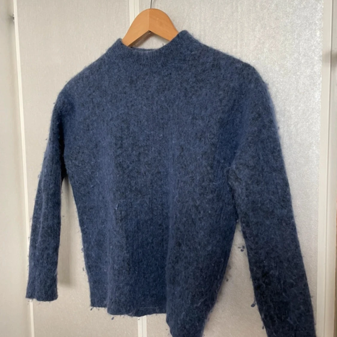 Blå fluffig stickad ull/mohair-tröja från NA-KD  - 2