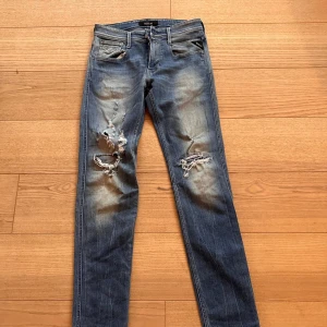 Replay Anbass - Bra skick, knappt avända. Passar väldigt bra och är skit snygga. Modellen är Anbass. Priset är inte hugget i sten