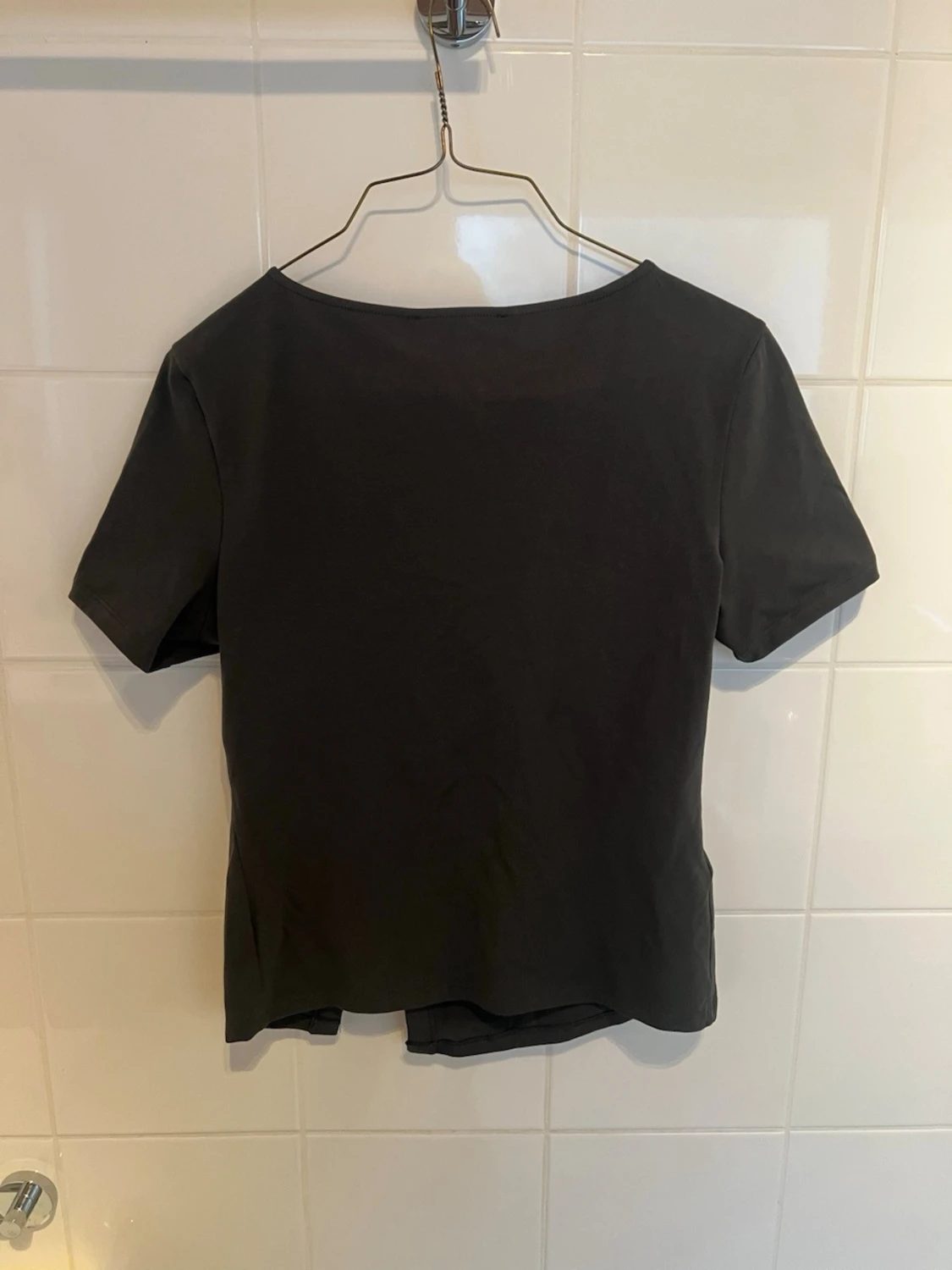 Svart topp med knappar från MNG - 3