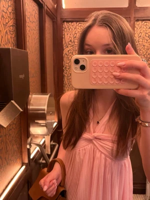 Rosa halterneck topp - Kollar intresset på denna superfina rosa topp från Gina Young 14 +