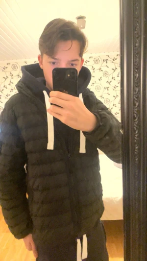 Stone island black badge jacka  - Säljer min stone island jacka som jag it längre använder , pris kan diskuteras . 