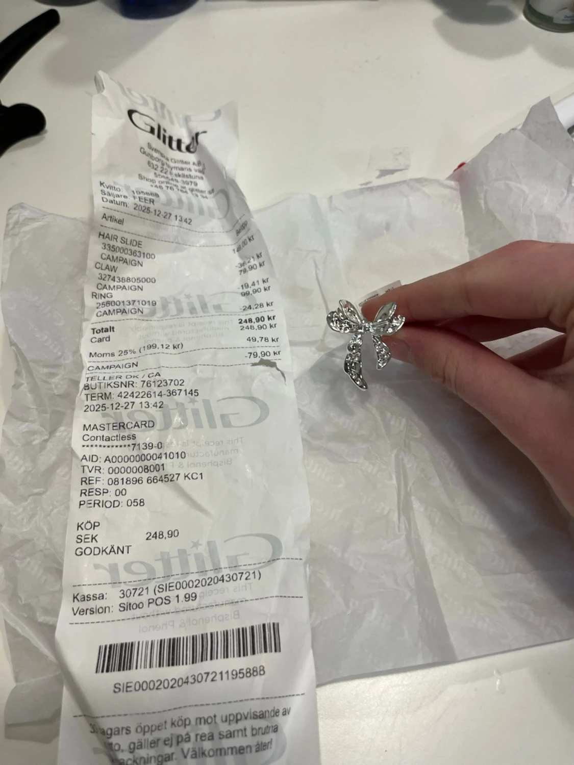 Söt silverfärgad rosettring från Glitter - 1