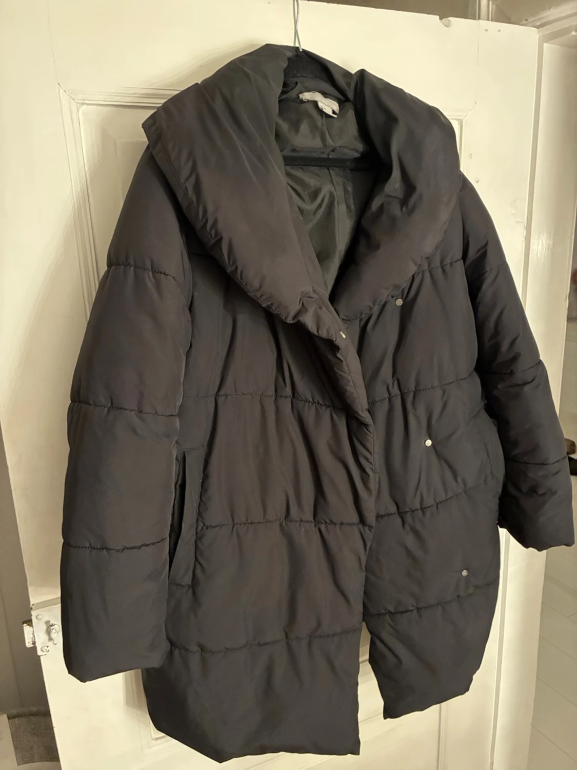 Svart pufferjacka från H&M, strl 38